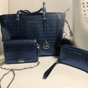 Michael kors Tote, crossbody, large wristlet Zip Wallet and puff